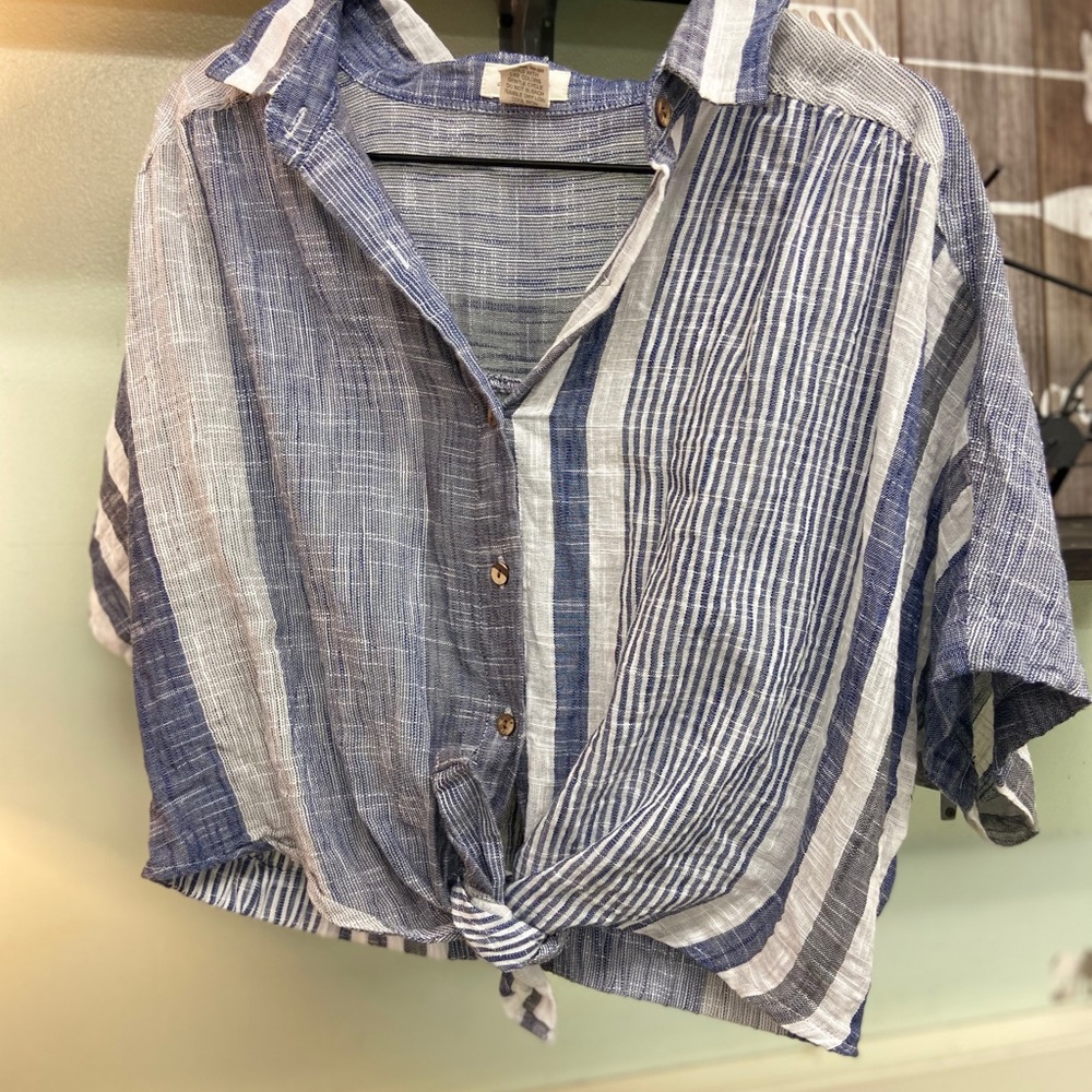 Striped cropped shirt